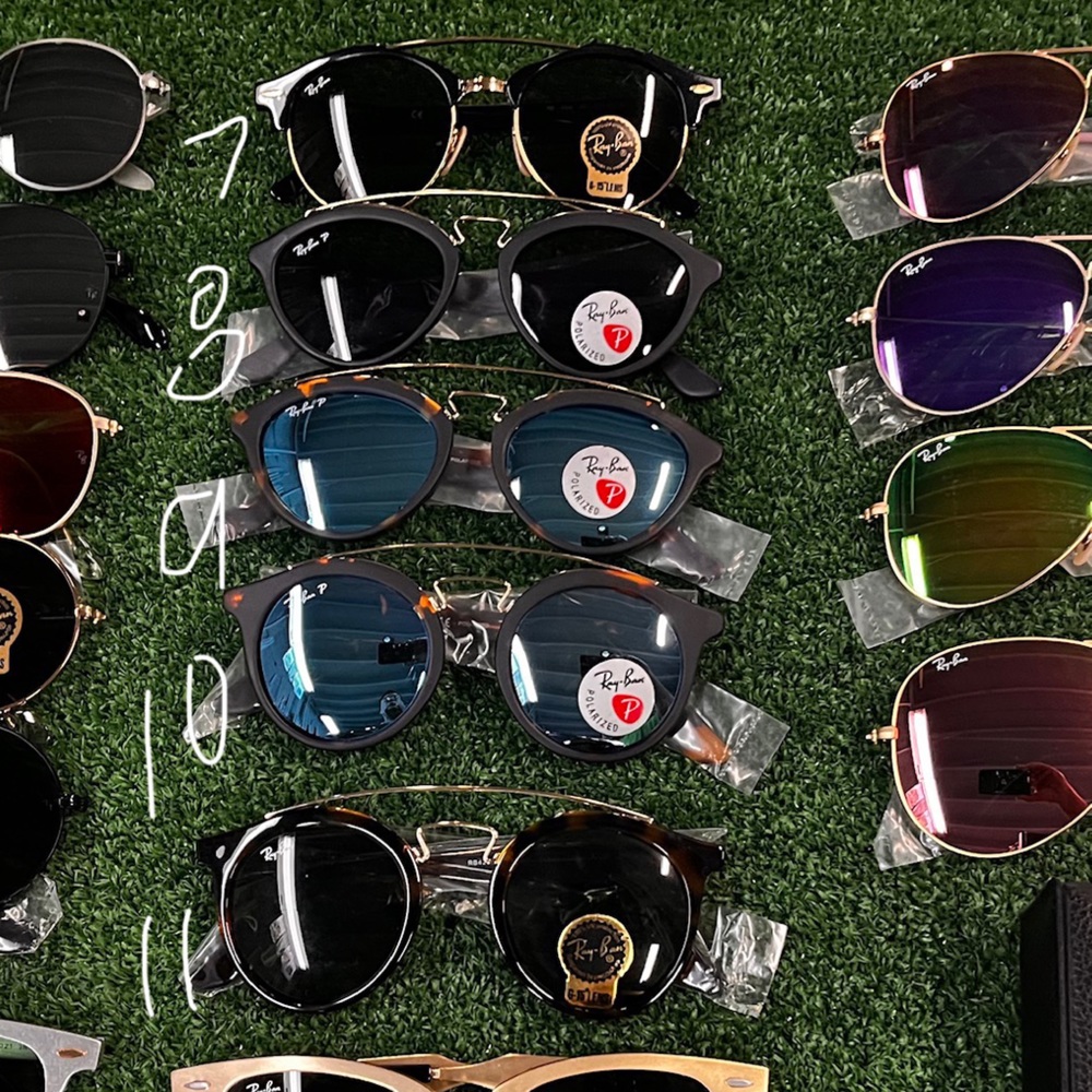 Ray-Ban sunglasses πΆοΈ - Picture 3 of 5